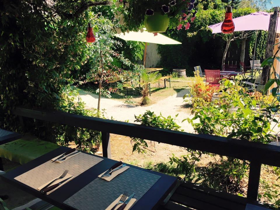 Le Cafe De La Promenade Bed & Breakfast Bourgueil Ngoại thất bức ảnh